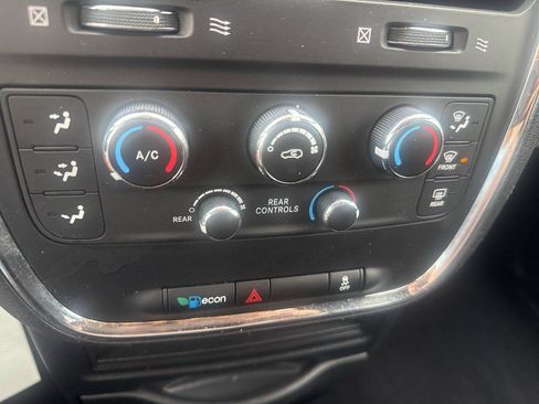 Used 2014 Dodge Grand Caravan SE FWD image 38
