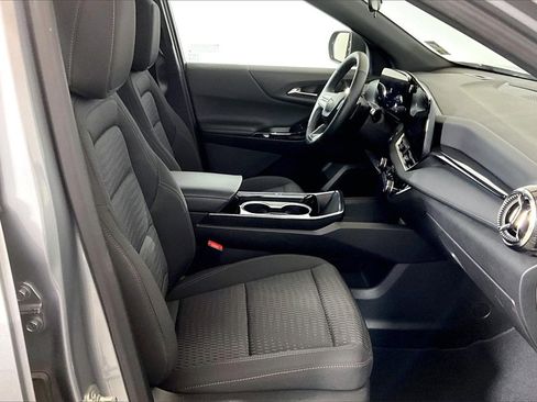 Used 2025 Chevrolet Equinox LT image 6