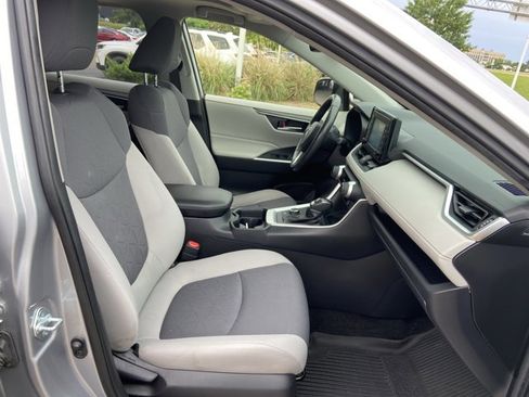 Used 2020 Toyota RAV4 XLE w/ Convenience Package AWD/4WD image 16