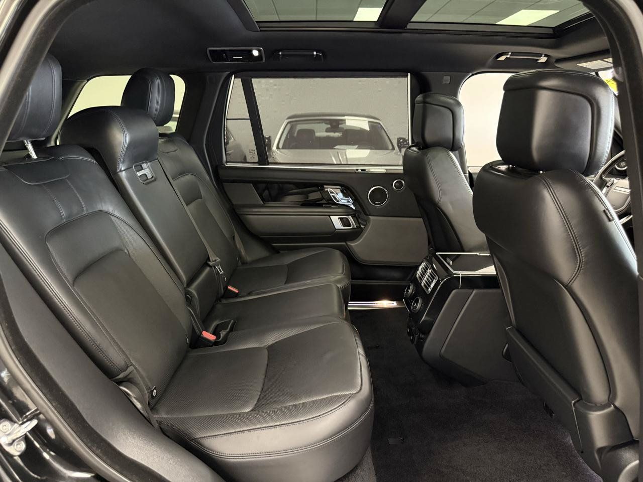 Used 2019 Land Rover Range Rover Long Wheelbase Supercharged AWD/4WD image 26