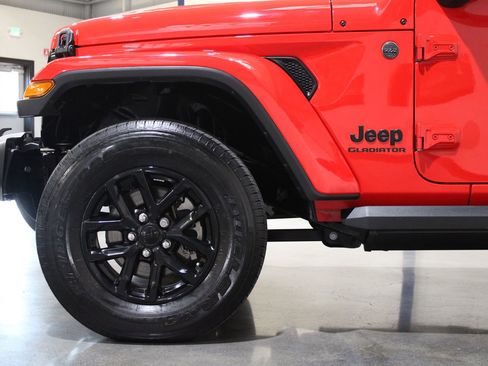 Used 2022 Jeep Gladiator Sport image 10