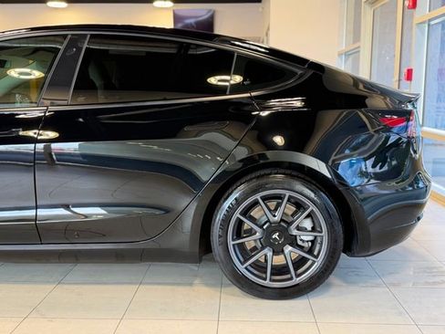 Used 2022 Tesla Model 3 Long Range AWD/4WD image 9