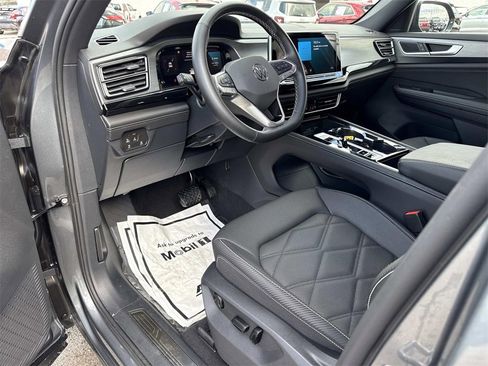 Used 2025 Volkswagen Atlas Cross Sport SE image 10