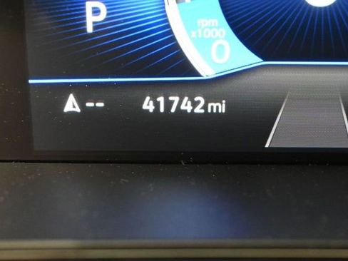 Used 2023 Volkswagen Taos SE FWD image 19