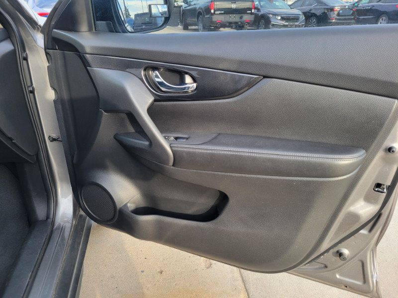 Used 2017 Nissan Rogue S FWD image 27