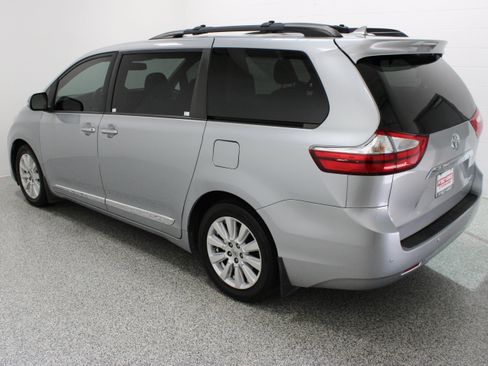 Used 2017 Toyota Sienna Limited FWD image 9