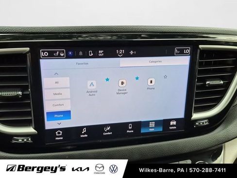 Used 2024 Chrysler Pacifica Touring-L FWD image 19