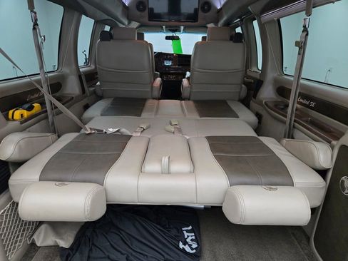 Used 2018 Chevrolet Express 2500 w/ Enhanced Convenience Package image 12