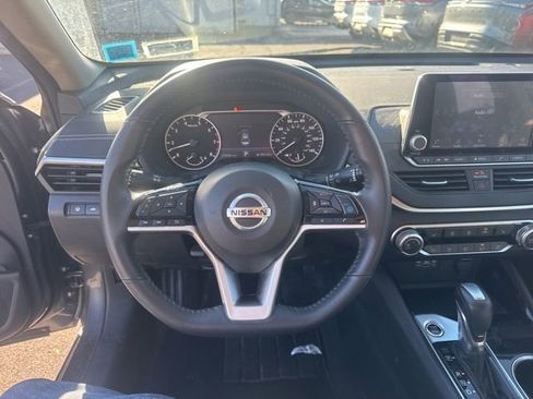 Used 2021 Nissan Altima 2.5 SV w/ SV Premium Package image 11