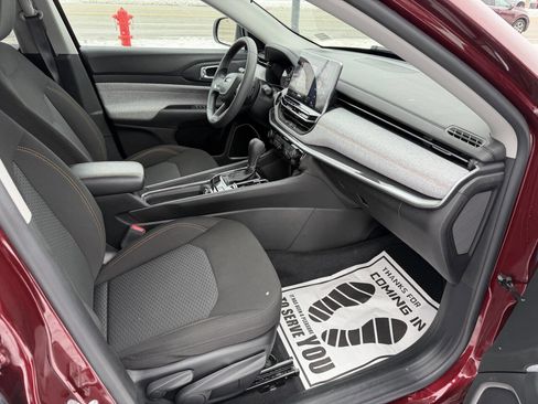 Used 2022 Jeep Compass Sport image 5