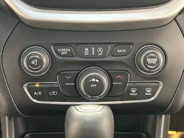 Used 2016 Jeep Cherokee Trailhawk AWD/4WD image 14