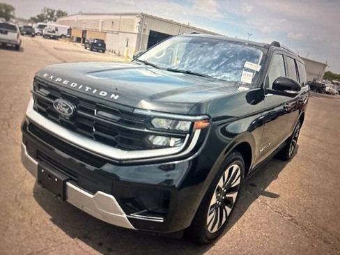 Used 2025 Ford Expedition Platinum w/ Driver's Package AWD/4WD image 1