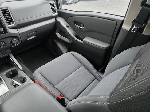 Used 2024 Nissan Frontier SV image 28