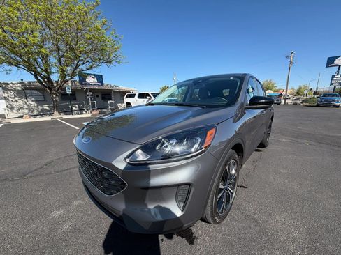 Used 2022 Ford Escape SE w/ SE Sport Appearance Package AWD/4WD image 2