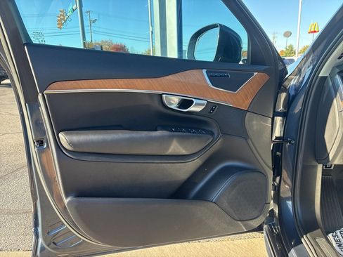 Certified 2022 Volvo XC90 T8 Inscription Expression w/ Climate Package image 15