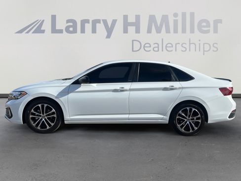 Used 2024 Volkswagen Jetta Sport image 2