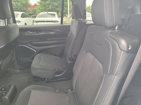 Used 2022 Jeep Grand Cherokee L Laredo w/ Luxury Tech Group I AWD/4WD image 23