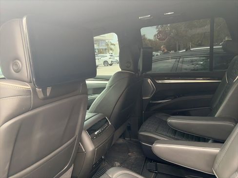 Used 2025 Cadillac Escalade Sport Platinum w/ LPO, ONYX Package AWD/4WD image 7