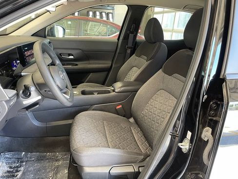 Certified 2025 Nissan Kicks SV FWD image 10