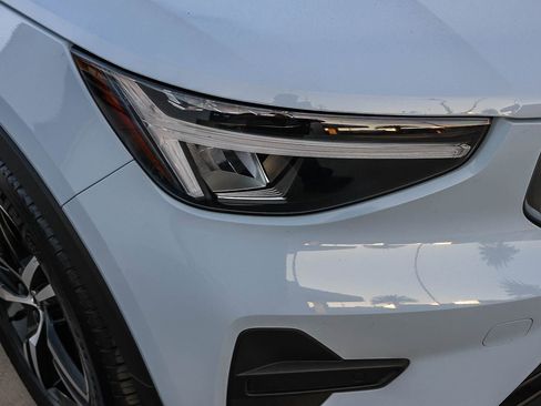 Used 2025 Volvo XC40 B5 Core image 16