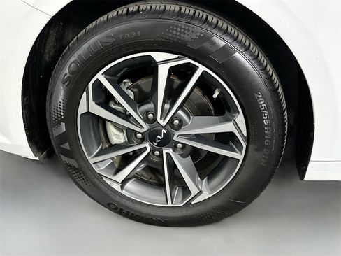 Used 2024 Kia Forte LXS image 28