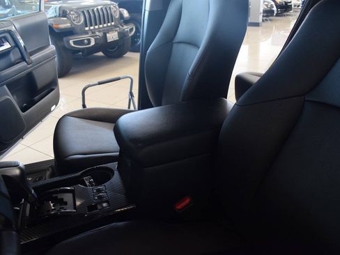 Used 2018 Toyota 4Runner TRD Off-Road Premium AWD/4WD image 39