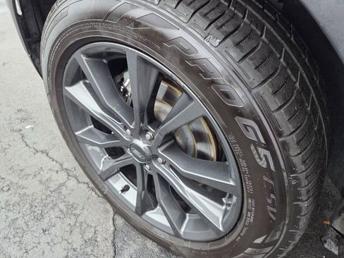 Used 2017 Ford Explorer XLT w/ Equipment Group 202A image 11