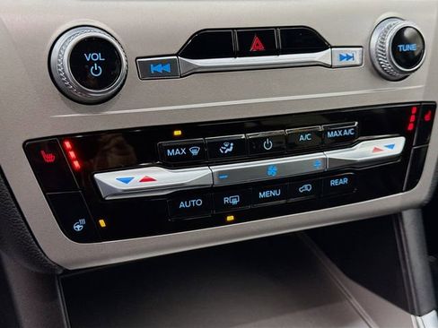 Used 2022 Ford Explorer XLT w/ Equipment Group 202A image 16