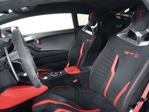 Used 2022 Lamborghini Huracan STO RWD image 24