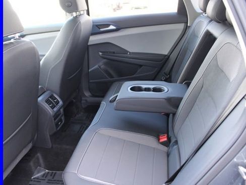 Used 2024 Volkswagen Taos SE image 24