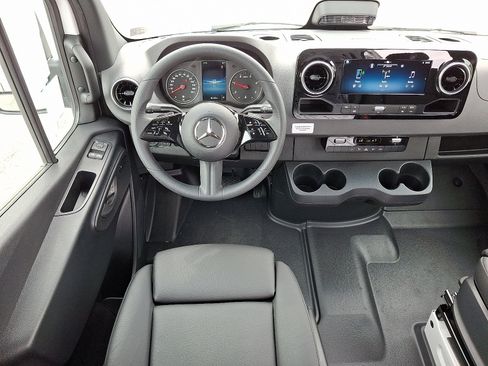 Used 2025 Mercedes-Benz Sprinter 3500 image 13