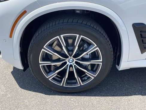 New 2026 BMW X5 xDrive40i w/ M Sport Package AWD/4WD image 10