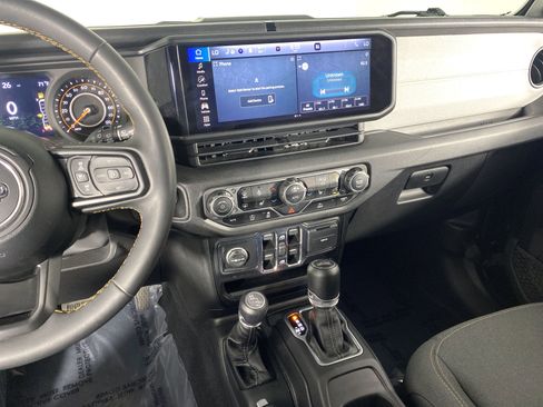 Used 2024 Jeep Wrangler Unlimited Sport AWD/4WD image 27