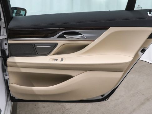 Used 2019 BMW 740i xDrive 740i xDrive image 13