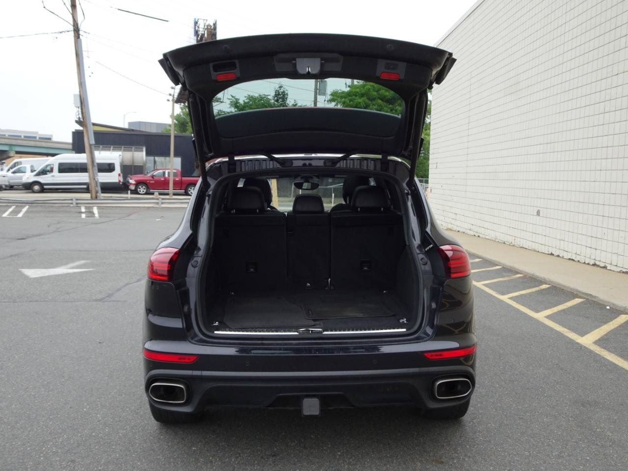 Used 2016 Porsche Cayenne AWD/4WD image 9