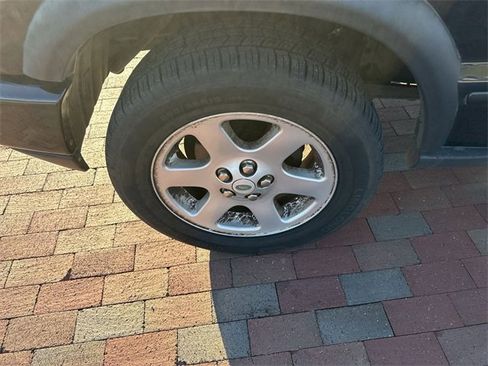 Used 2004 Land Rover Discovery SE image 2