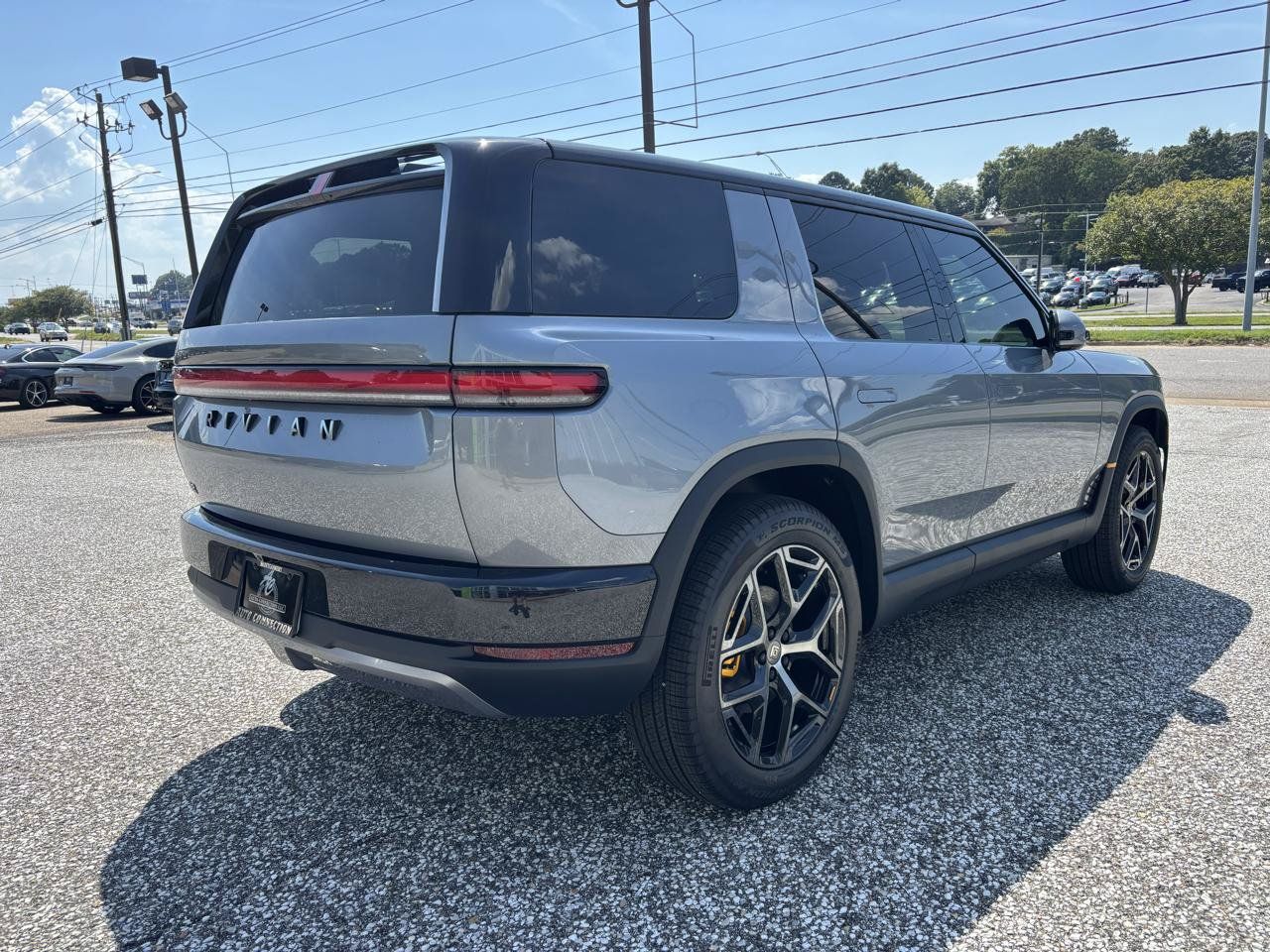 Used 2027 Rivian R2 Performance Dual AWD/4WD image 5