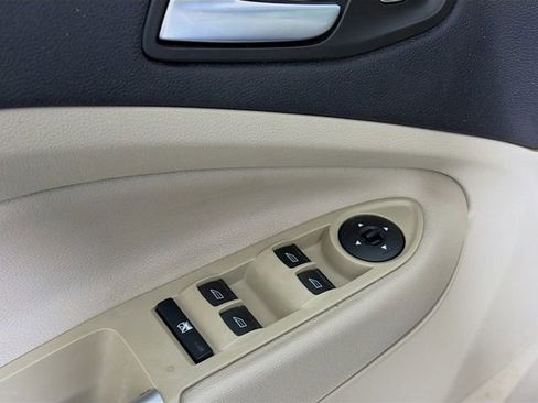 Used 2018 Ford Escape SE image 18