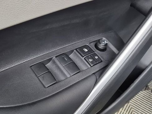 Used 2024 Toyota Corolla Cross L image 18