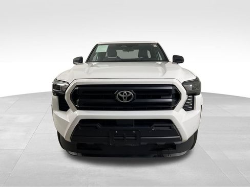 Used 2025 Toyota Tacoma SR image 3