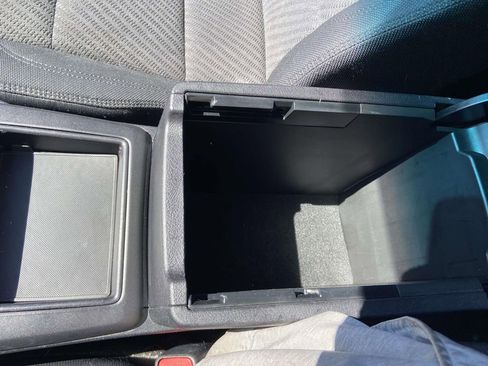 Used 2017 Toyota Camry LE image 29