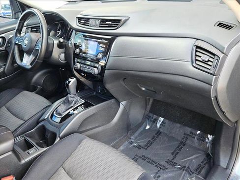 Used 2017 Nissan Rogue SV image 21