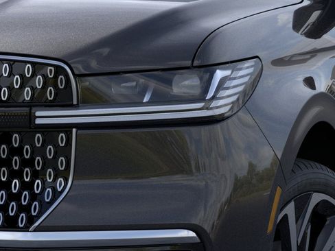 New 2026 Lincoln Navigator L Reserve AWD/4WD image 18