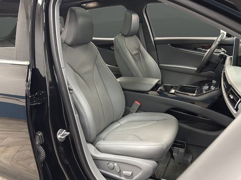 Used 2023 Lincoln Nautilus Reserve AWD/4WD image 23