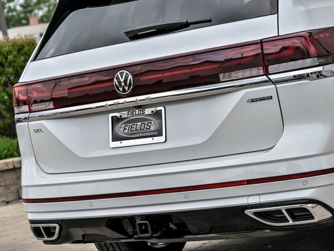 Used 2024 Volkswagen Atlas SEL Premium R-Line AWD/4WD image 18