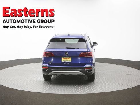 Used 2022 Volkswagen Taos SE w/ Panoramic Sunroof Package FWD image 37