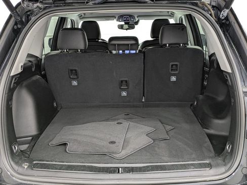 Used 2023 Jeep Grand Cherokee Limited w/ Black Appearance Package image 15