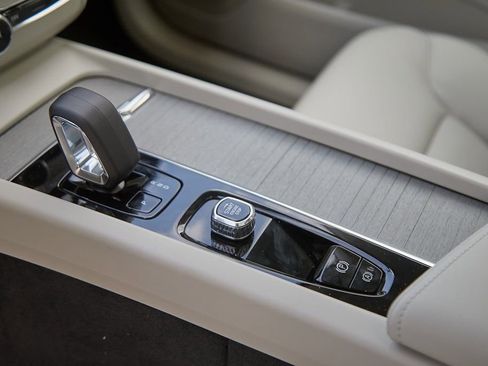 New 2025 Volvo XC60 T8 Plus w/ Protection Package Premier image 17