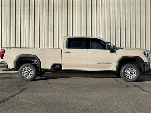 New 2026 GMC Sierra 2500 SLE image 4