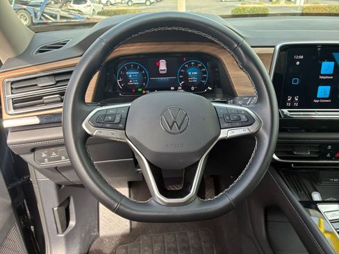 Used 2025 Volkswagen Atlas SE image 30